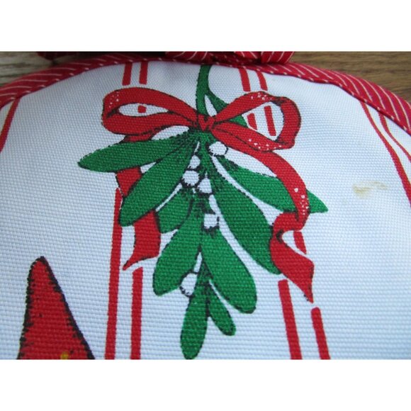 Gnomes Kissing Under Mistletoe Vintage 1979 Unieboek B.V. Holiday Oven Mitt GUC - Picture 13 of 14